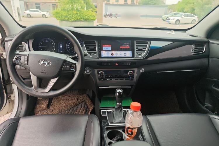 Used Hyundai Mistra 2014 1.8L Automatic Smart GLS Center Console