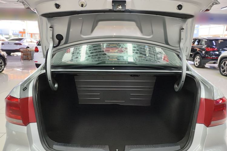 Used Volkswagen Santana 2013 1.6L Manual Luxury Edition