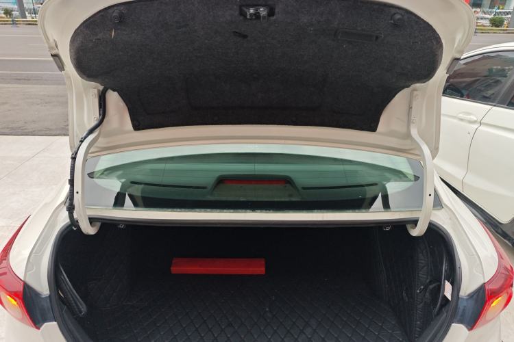 Used Mazda Mazda 3 Axela 2014 Sedan 1.5L Automatic Luxury Model