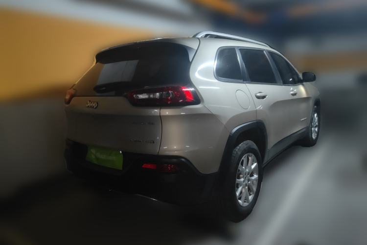 Used Jeep Cherokee 2017 2.0L Superior Edition