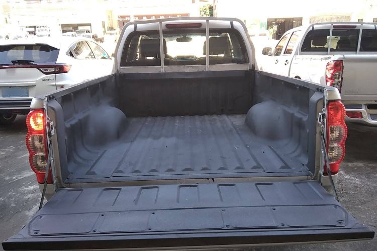 Used Great Wall Wingle 5 2017 2.0T European-spec Diesel Two-Wheel-Drive Entry-Level Big Double-Cab GW4D20D
