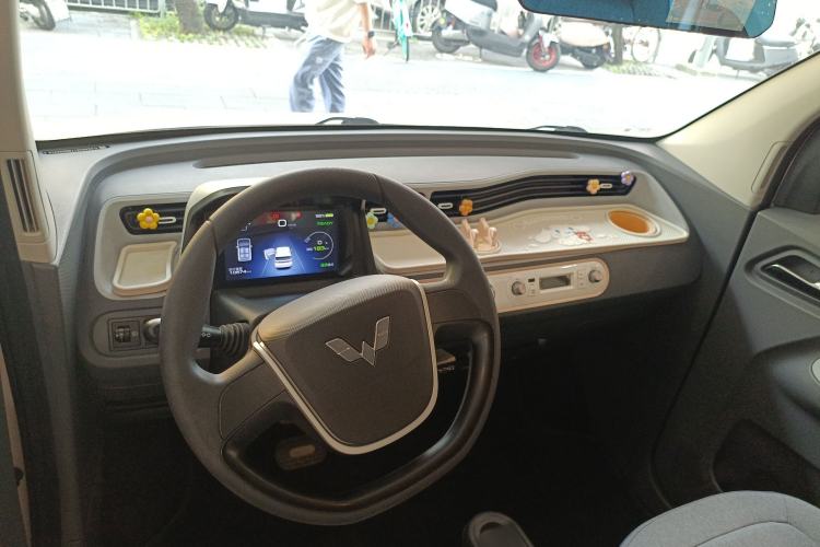 Used Wuling Hongguang MINIEV 2022 Macaron Premium Model – Lithium Ternary Battery
