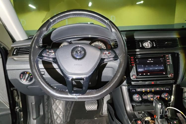 Used Volkswagen Passat 2017 330TSI DSG Luxury Edition
