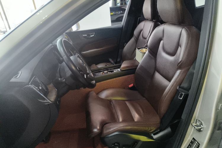 Used Volvo XC60 2021 T5 4x4 Smart Luxury Edition