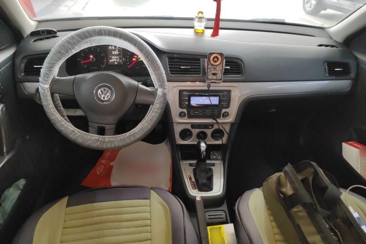 Used Volkswagen Lavida 2013 Revised Classic 1.6L Automatic Fashion Edition