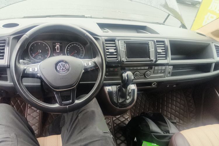 Used Volkswagen Caravelle 2018 2.0 TSI 4x4 Luxury Edition 7-Seater Center Console