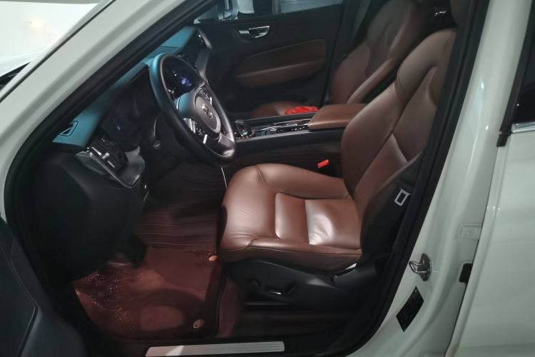 Used Volvo XC60 2023 B5 4x4 Smart Luxury Edition