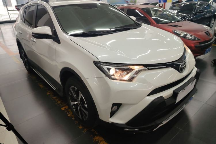 Used Toyota RAV4 2016 2.0L CVT Two-Wheel Drive Fashion Edition China V Standard Exterior 1