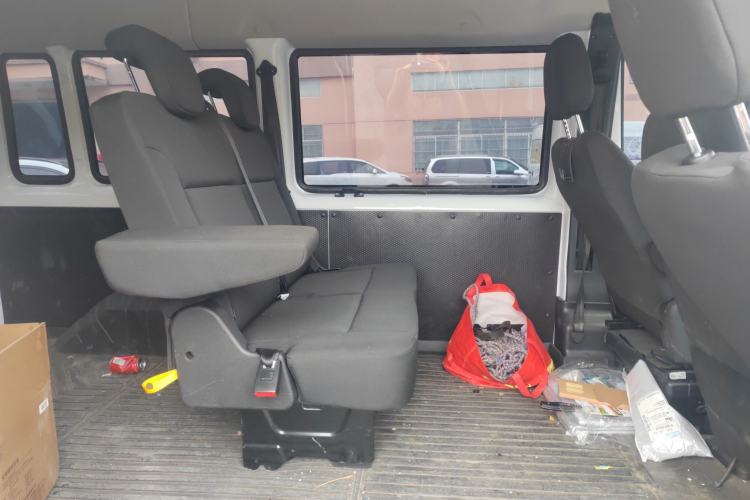 Used JMC Fushun 2025 2.0T 6MT Diesel Short-Wheelbase Low-Roof Commercial Multi-Purpose Passenger Vehicle with 5/6 Seats and Twin-Swing Tailgate