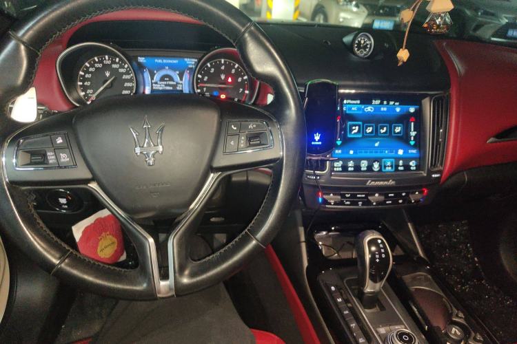 Used Maserati Levante 2016 3.0T Standard Edition Center Console