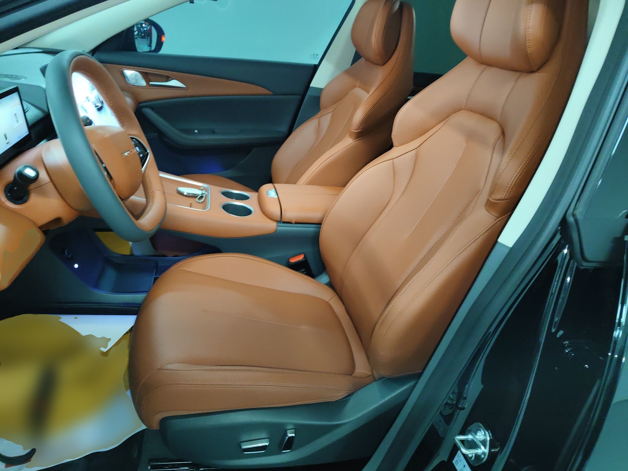 المقاعد الأمامية داخل السيارة