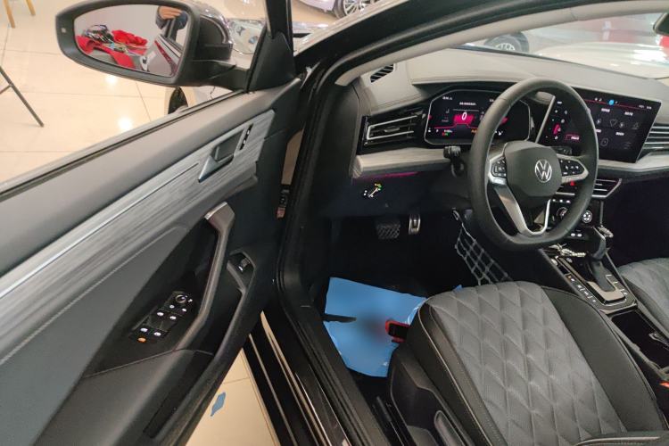 Used Volkswagen Sagitar 2025 300TSI DSG Excellence Edition Driver Seat