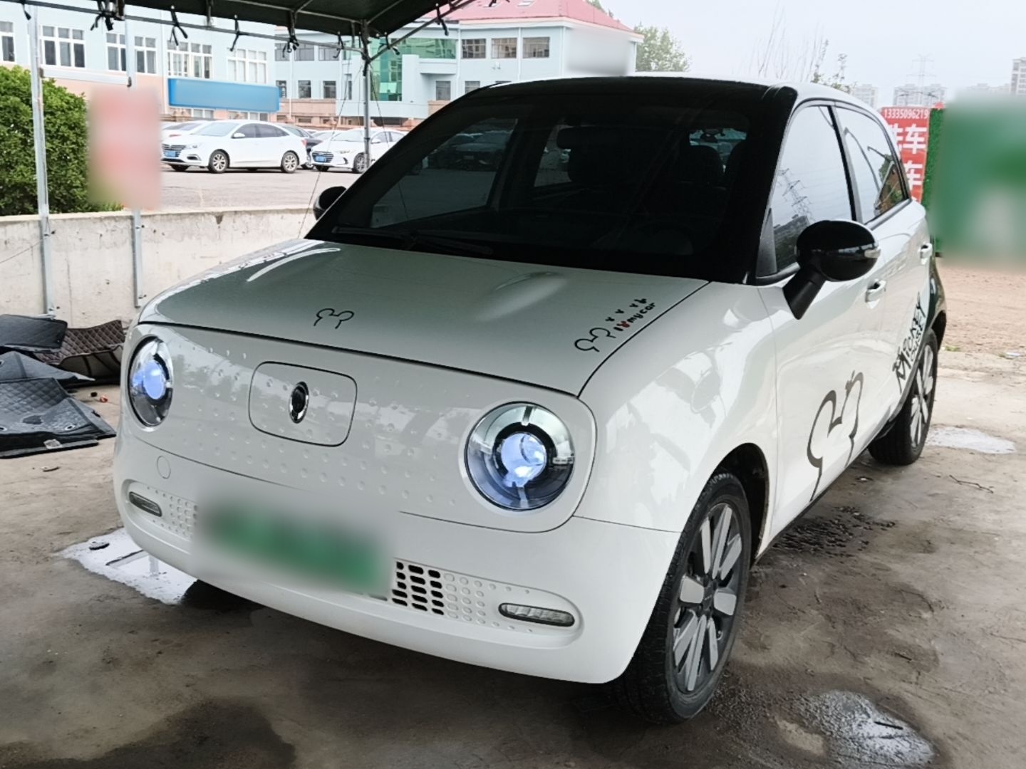 Под передней частью автомобиля