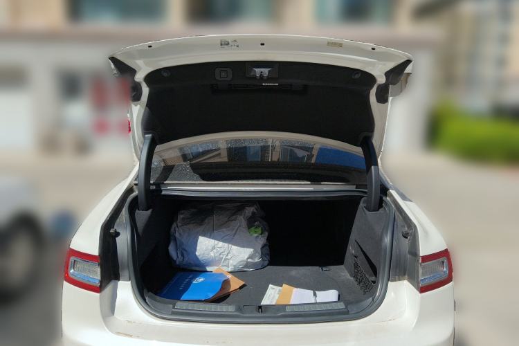 Used Lincoln Continental 2018 2.0T Two-Wheel Drive Deluxe Edition Trunk