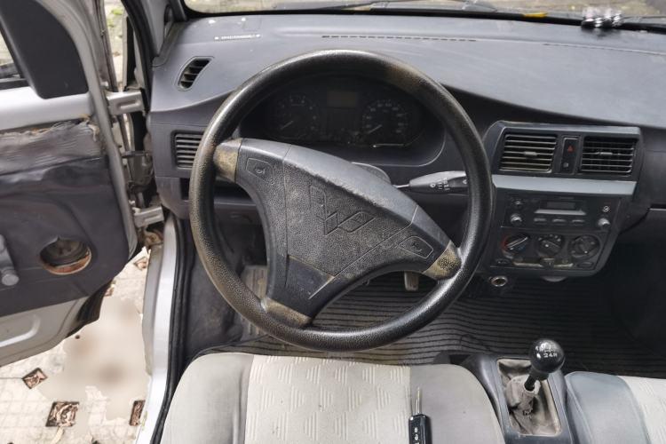 Used Wuling Rongguang 2011 1.2L Base Version
