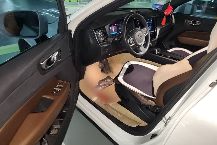 Used Volvo XC60 2023 B5 4x4 Smart Luxury Edition
