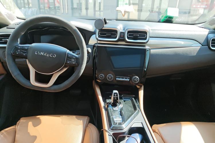 Used Lynk & Co 03 2018 1.5TD DCT Version China V Standard Center Console