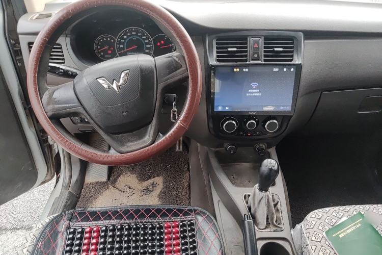 Used Wuling Rongguang V 2015 1.5L Base Version Center Console