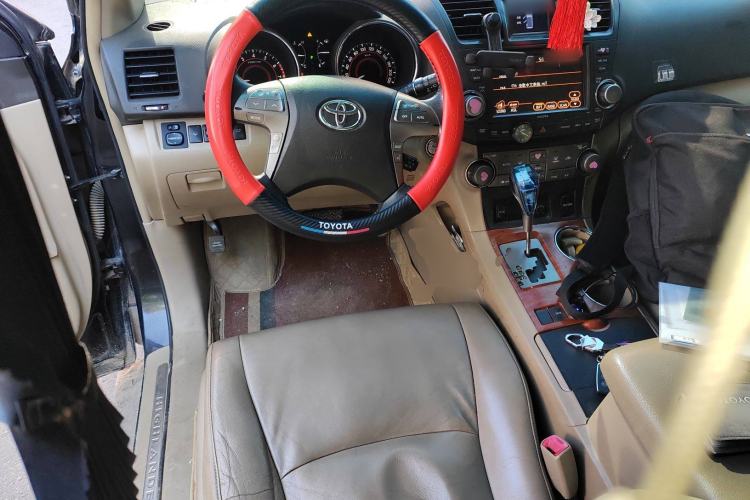 Used Toyota Highlander 2011 2.7L Two-Wheel Drive 7-Seater Supreme Edition Steering Wheel