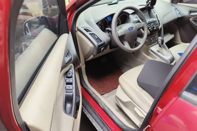 Used Ford Focus 2012 Sedan 1.6L Automatic Comfort Model Driver Seat