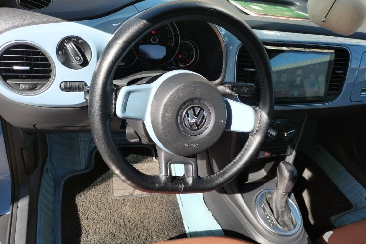 Used Volkswagen Beetle 2015 180TSI model
