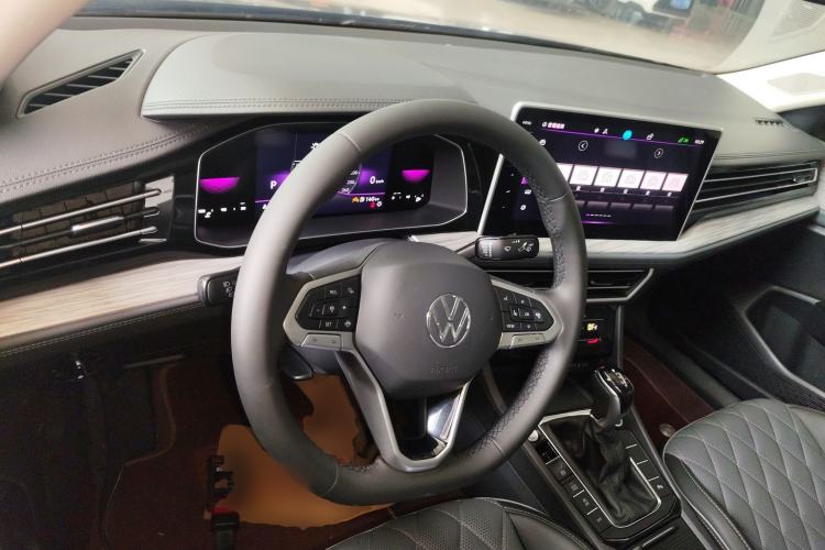 Used Volkswagen Sagitar 2023 200TSI DSG Excellence Edition Center Console