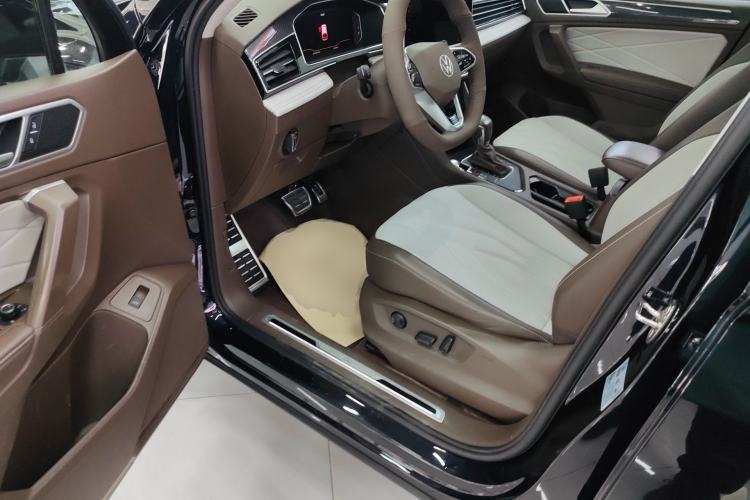 Used Volkswagen Tiguan L 2022 330TSI Automatic Two-Wheel Drive R-Line Enhanced Edition Driver Seat