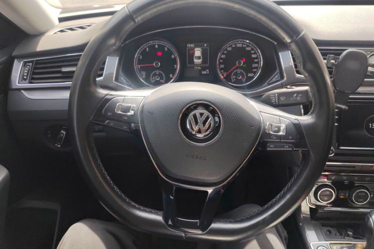 Used Volkswagen Passat 2017 330TSI DSG Prestige Edition Steering Wheel