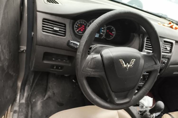 Used Wuling Rongguang V 2016 1.5L Standard Version Steering Wheel