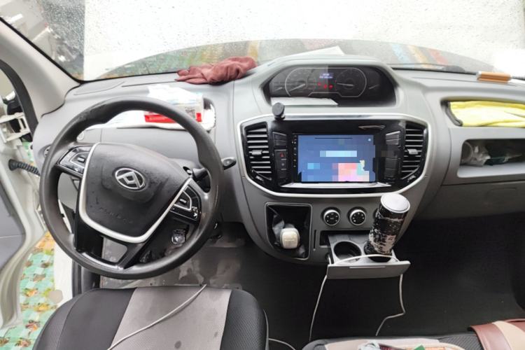 Used SAIC MAXUS Xintu V80 2019 2.5T Classic Model 6-Speed Manual Aotong Long Wheelbase Mid-Height 7-Seater
