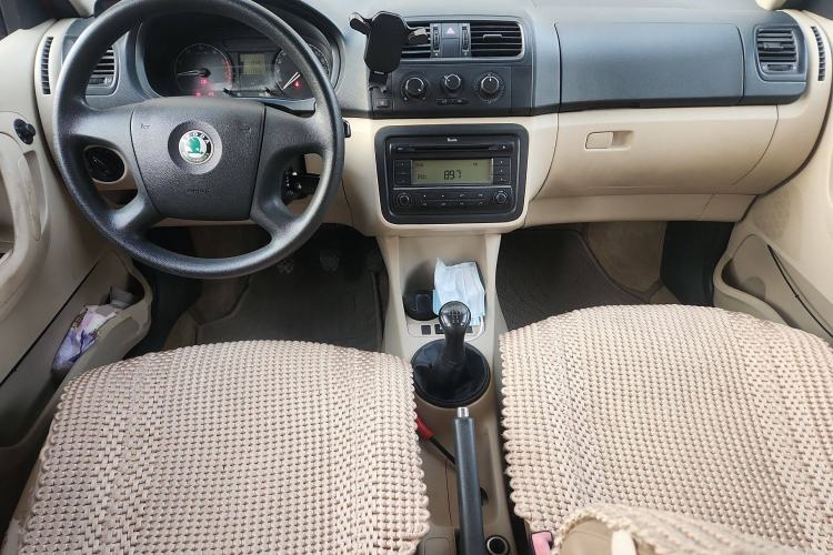 Used Skoda Fabia 2011 1.4L Manual Crystal Edition Center Console