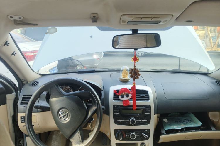 Used Brilliance H330 2013 1.5L Manual Comfort Model Center Console