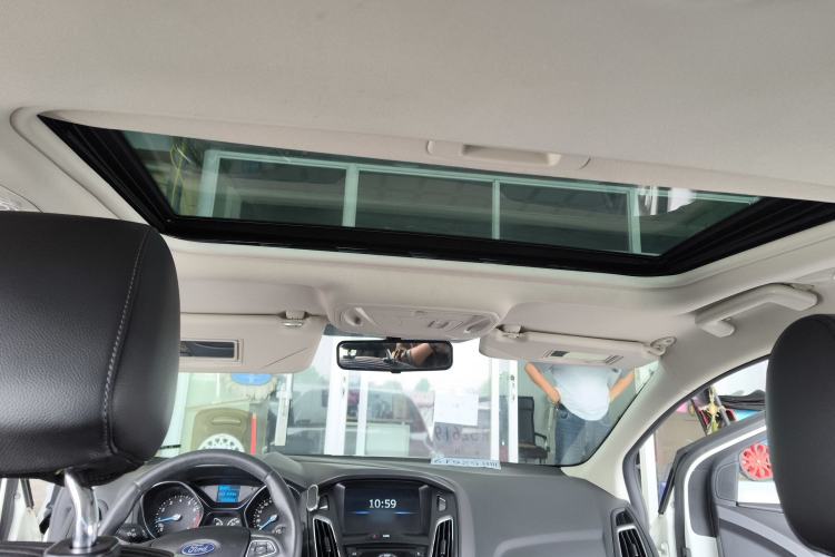 Used Ford Focus 2017 Sedan 1.6L Automatic Fashion Edition Smart Drive Version
