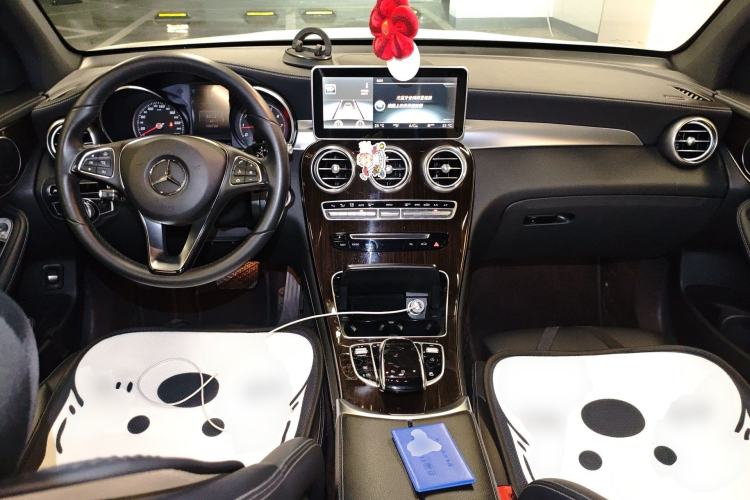 Used Mercedes-Benz GLC 2016 GLC 260 4MATIC Luxury Model Center Console