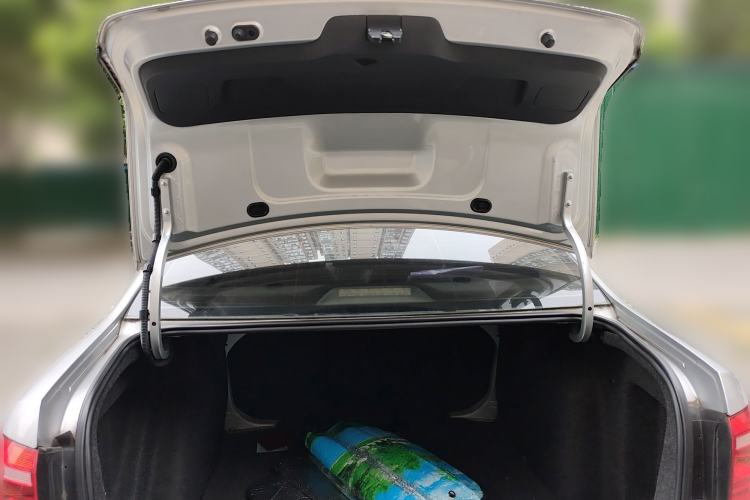 Used Volkswagen Lavida 2013 1.6L Automatic Comfort Edition Trunk