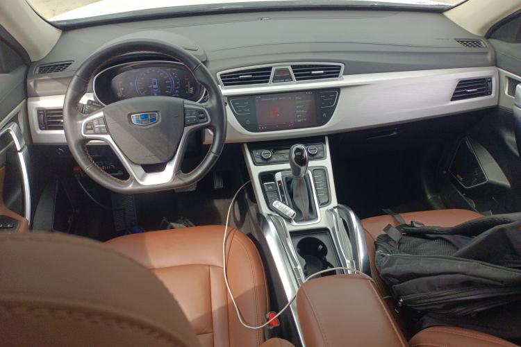 Used Geely Auto Emgrand X7 Sport 2018 1.8TD Automatic Two-Wheel Drive ZhiZun Model with 4G Connectivity Center Console