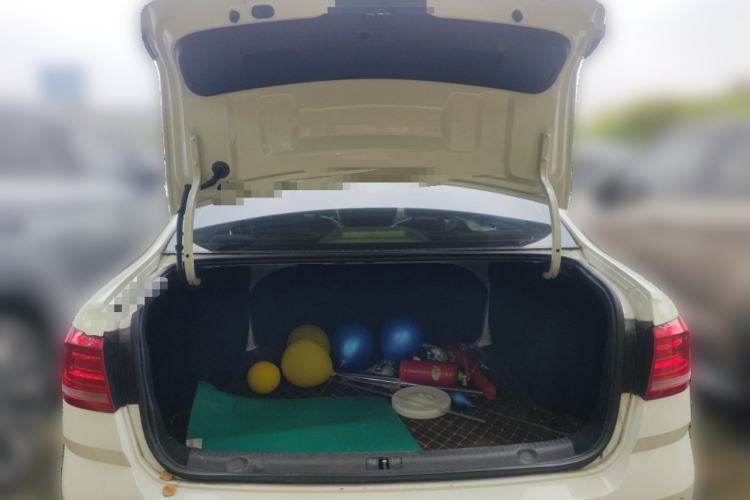 Used Volkswagen Lavida 2015 1.6L Automatic Comfort Edition Trunk