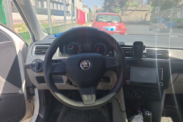 Used Skoda Rapid 2015 1.6L Automatic Smart Selection Model
