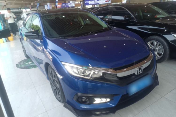 Used Honda Civic 2016 220TURBO CVT Luxury Edition Front Right 45 Deg