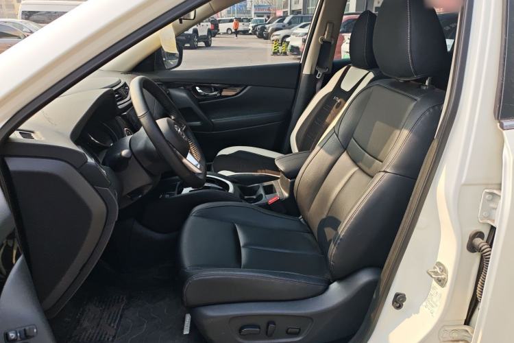 Used Nissan X-Trail 2023 Classic 2.0L Two-Wheel Drive Smart Connect Premium Edition
