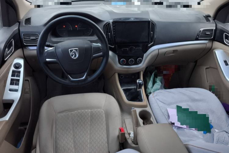 Used Baojun 730 2014 1.5L manual standard trim 7 seats