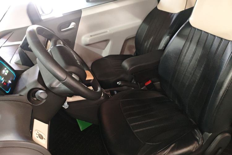 Used CHANGAN NEVO Lumin 2022 155 km – Refreshingly Sweet Edition Left Front Seat