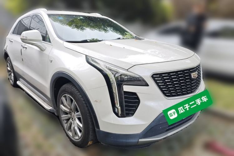 Used Cadillac XT4 2018 28T Two-Wheel-Drive Luxury Model Front Right 45 Deg