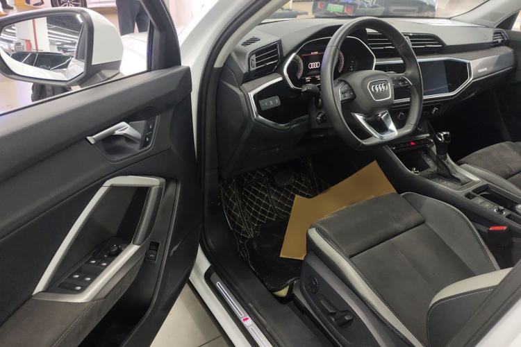 Used Audi Q3 2023 35 TFSI Fashion Dynamic Model (1.4T) Driver Seat