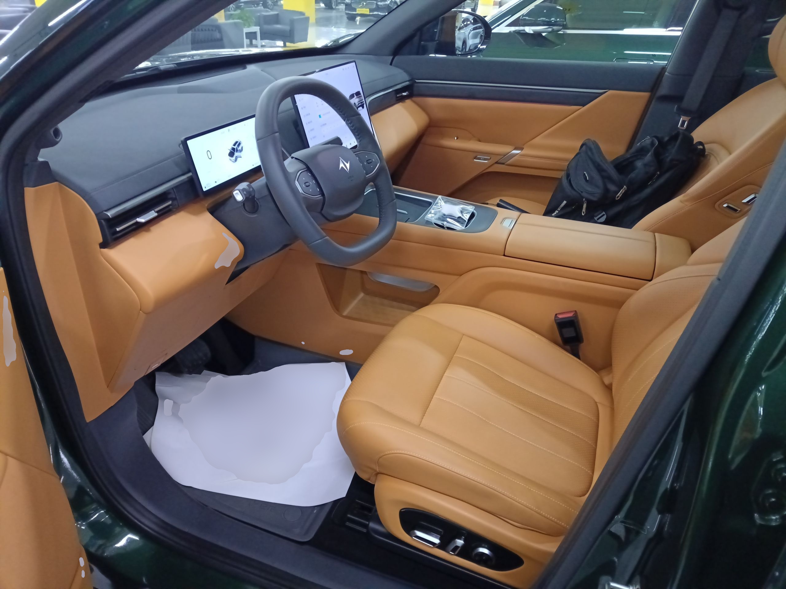 المقاعد الأمامية داخل السيارة