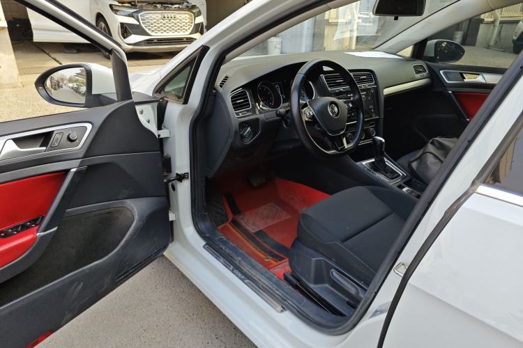 Used Volkswagen Golf 2020 200TSI DSG Comfortable and Ambitious Edition Driver Seat