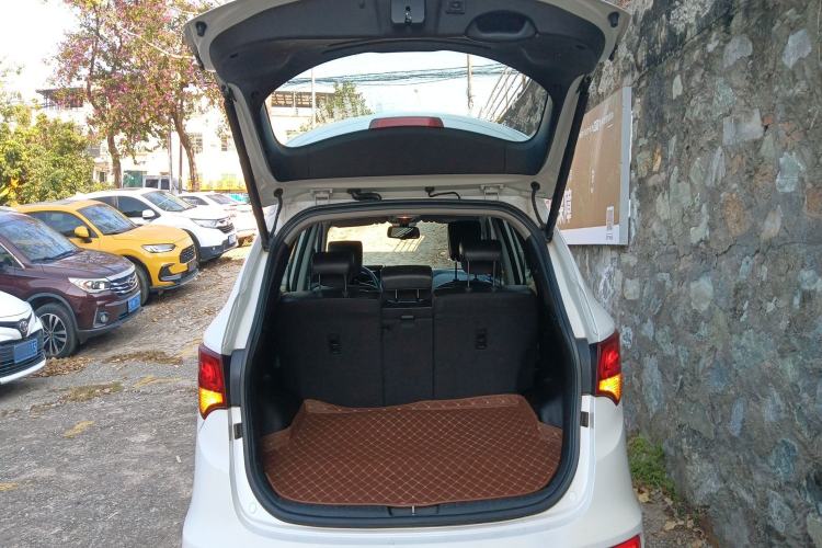 Used Hyundai Santa Fe 2017 2.4L Automatic Two-Wheel Drive Smart Version 5 Seats