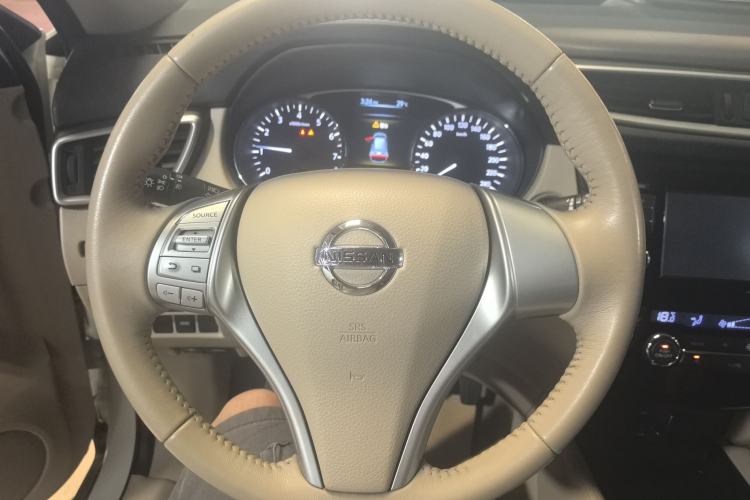 Used Nissan X-Trail 2014 2.5L CVT Luxury Edition 4WD Steering Wheel
