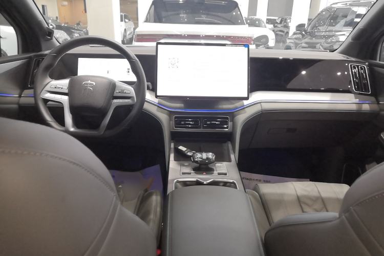Used BYD Song L DM-i 2025 Intelligent Driving Version 160 km Beyond-Range Type Center Console