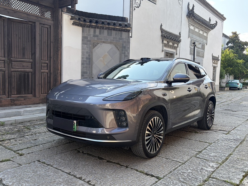 Unter der Vorderseite des Autos
